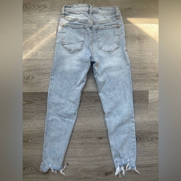 Insane Gene Reno Distressed Ankle Jeans

Worn and washed once

Size: 3/25 - Picture 4 of 4